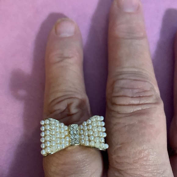 Bow ring size 9 1/2 one small pearl missing hardly noticeable low price - Picture 2 of 7